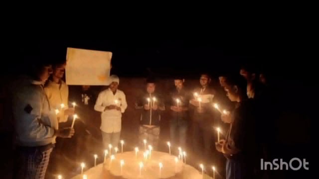 पुलवामा में शहीद हुए जवानों को दीप जलाकर दी श्रद्धांजलि