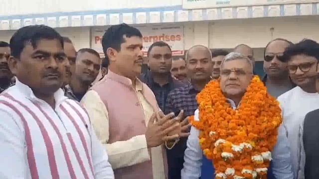 एमएलसी देवेंद्र प्रताप सिंह का तरबगंज के बेलसर में शिक्षकों ने किया स्वागत,समस्या समाधान की उठायी मांग ।