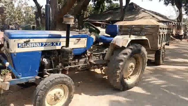 अमरपुर पुलिस ने राजापुर घाट से दो बालू लदा ट्रैक्टर किया जप्त।