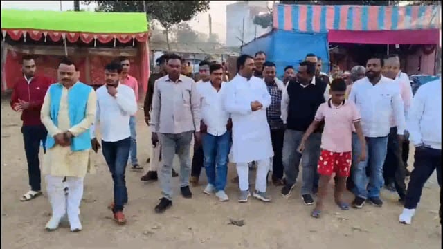 क्षेत्र की सुख ,शांति, समृद्धि को लेकर लक्ष्मी नारायण महायज्ञ के यज्ञशाला में विधायक ने पूजा अर्चना कर टेका माथा 