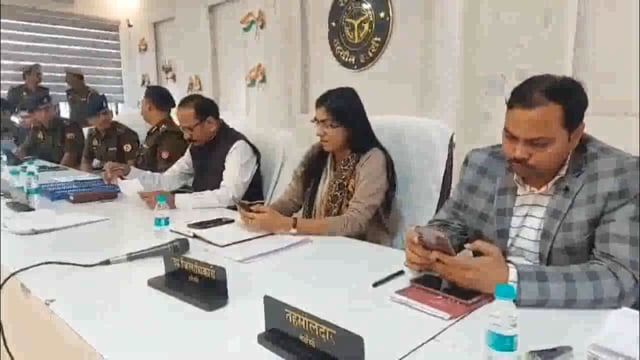 झांसी सदर तहसील में संपूर्ण समाधान दिवस का आयोजन : विमल कुमार दुबे कमिश्नर