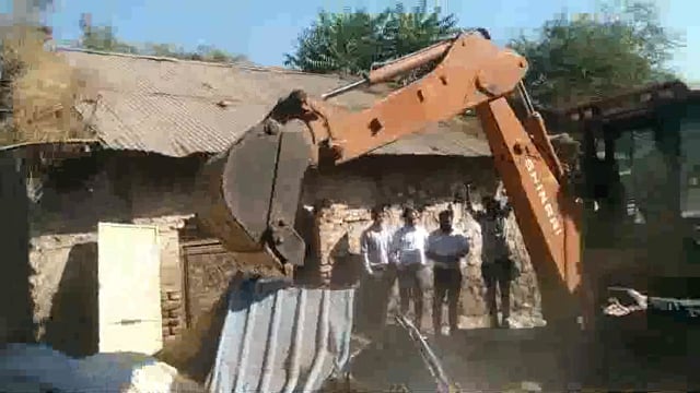 पाचोरा येथे नगरपालिका तर्फे अतिक्रमण हटाव मोहिम सुरू...