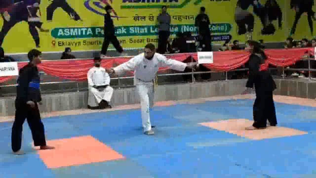 आगरा में पैचंक सिलाट खेलो इंडिया वूमेंस लीग 2025 में मथुरा की छात्राओं ने भाग लिया जीते मैडल