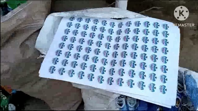 इंग्लिश मोड से भारी मात्रा में नकली विक्स बनाने का डिब्बी स्टीकर एवं कच्चा माल बरामद।