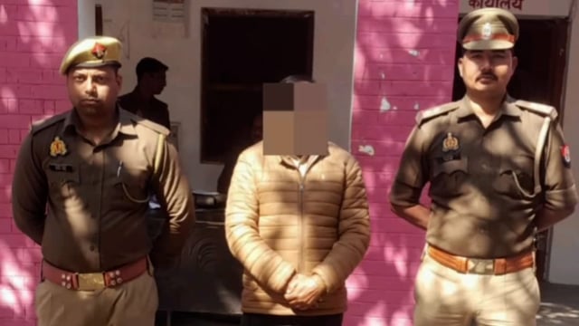 थाना संग्रामगढ़ द्वारा एक वारंटी अभियुक्त गिरफ्तार गिरजा शंकर तिवारी पुत्र जय गोपाल तिवारी निवासी प्रतापपुर चेरगढ़ उसके 