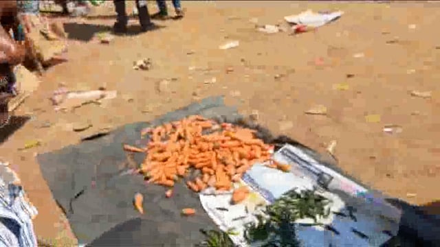 ଅସୁରକ୍ଷିତ ଅଳସୁଆ ହାଟ ମୁଖ୍ୟ ପ୍ରବେଶ ପଥ, ସଫା ହେଉନି ପଦଯାତ୍ରୀଙ୍କ ପାଇଁ ଉଦ୍ଦିଷ୍ଟ ରାସ୍ତା ଅଳସୁଆ ହାଟ ଢେଙ୍କାନାଳ ସହରର ଏକ ମୁଖ୍ୟ 