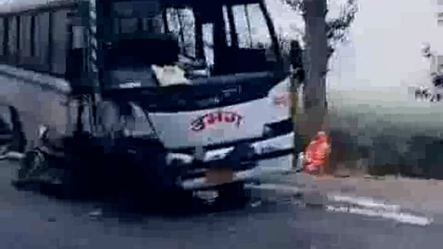 अंबेडकर नगर  सुल्तानपुर से टांडा आ रहे हाइवे पे सुखारीगंज के पास आज सुबह सुबह हुए बस और बलेनो कार में भयानक एक्सीडेंट से बलेनो में सवार पांच लोगों में से ड्राइवर की मौके पे ही मौत हो गई और बाकी चार लोग गंभीर रूप से घायल हो गए जिनको ग्रामीणों की मदद से तुंरत अकबरपुर जिला अस्पताल में भेजा गया। तथा बस पे सवार किसी भी यात्री की हताहत होने की सूचना नहीं मिली है