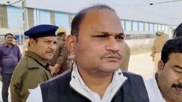 गाजीपुर बम की सूचना पर रोकी गई लोकमान्य तिलक टर्मिनल और काशी एक्सप्रेस , चला गहन चेकिंग अभियान एडीएम गाजीपुर का वर्जन 