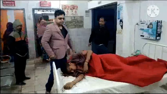 थाना क्षेत्र के एक गांव में झाड़फूंक के दौरान तांत्रिक ने महिला से किया दुष्कर्म। ग्रामीणों ने तांत्रिक की जमकर की पिटाई