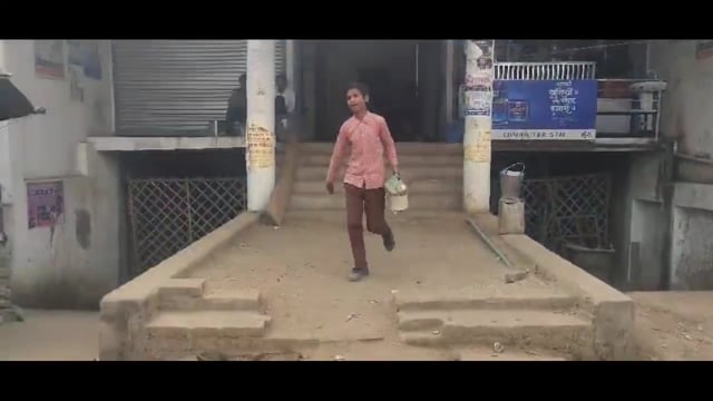 कानपुर देहात अकबरपुर सदर :-सर्व शिक्षा अभियान की उड़ाई जा रही धज्जियां पढ़ाई की जगह अध्यापक मंगवा रहे बच्चों से गर्म चाय