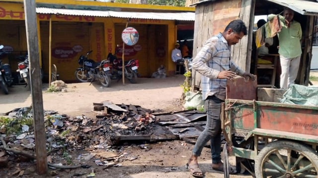 संग्रामगढ़ थाना क्षेत्र के लखपेड़ा बाजार में पान की गुमटी में अराजक तत्व के व्यक्तियों  ने लगाई आग