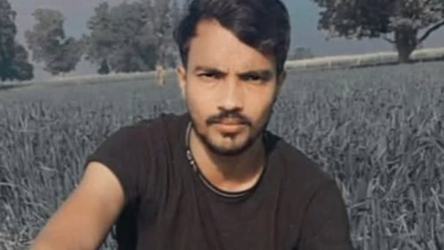 नगर पंचायत हीरागंज के माधव नगर वार्ड का मामला बैरागीपुर में घर के पास डीजे रिपेयरिंग करते समय शुभम मौर्य को लगा करंट