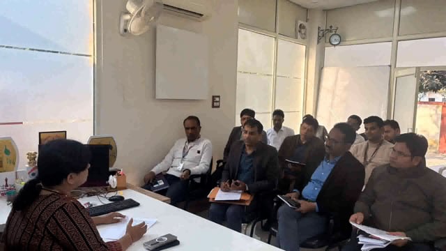 CDO बैठक में निर्णय लिया 1माह के अंदर वृद्धावस्था पेंशन की अनियमित धनराशि की वसूली कर तत्काल विभागीय लेखा शीर्षक में जमा