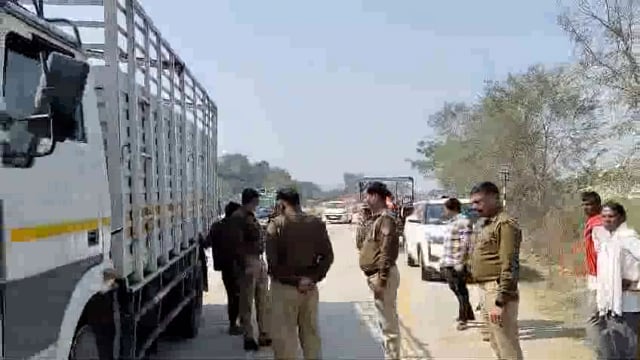 अंबेडकर नगर जिले के बसखारी थाना क्षेत्र के अंतर्गत बसखारी बाईपास के निकट एनएच पर हुआ एंबुलेंस और ट्रक में जोरदार टक्कर रॉन्ग साइड से आ रही थी एम्बुलेंस। जान माल की कोई खतरा नही।