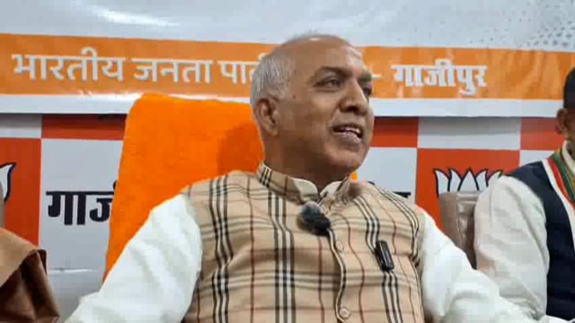 1- केंद्रीय बजट पर प्रेस वार्ता के दौरान विपक्ष पर हमलावर रहे पूर्व सांसद और एमएलसी विद्यासागर सोनकर