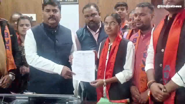 प्राइवेट स्कूलों में मनमानी फीस वसूलने पर एबीवीपी के लोगों ने किया प्रदर्शन