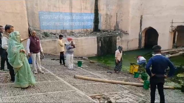 मांनसी गंगा में काई जमने की खबरों को देख चेयर मैंन ने निरीक्षण कर सफाई के निर्देश दिए