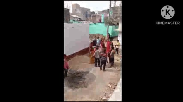 अमरपुर वार्ड संख्या आठ में रास्ता विवाद को लेकर दबंगों द्वारा मारपीट का वीडियो इंटरनेट मीडिया पर हुआ वायरल।