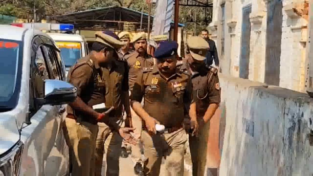 कोंच: कोतवाली का पुलिस अधीक्षक ने किया निरीक्षण! मातहतों को दिए निर्देश।
