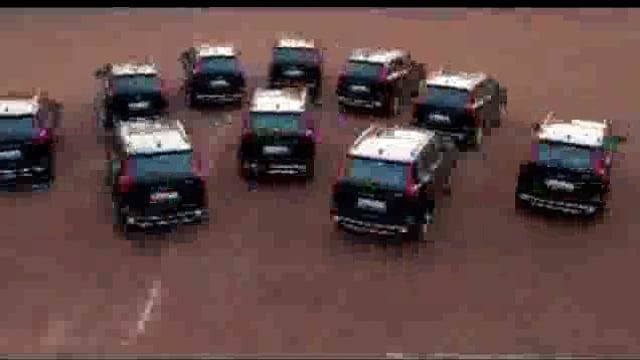 पोलीस दलामार्फत   “व्हिजीटर मॅनेजमेंट सिस्टम (VMS), १० चारचाकी वाहने व १४ “सी प्रहरी” (ई-बाइक) यांचा “लोकार्पण सोहळा” व उद्घाटन समारंभ उद्योगमंत्री उदय सामंत,   यांच्याहस्ते झाला. यावेळी आमदार भास्कर जाधव, किरण सामंत,  यांची उपस्थिति होती.