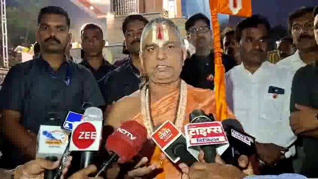 विधानसभा निवडणुकीतील विजय आम्हा साधू संतांमुळे - नरेंद्र महाराज यांचा दावा
लोकसभेला चित्र वेगळं होतं पण विधानसभा निवडणुकीच्या वेळी संघ आणि आम्ही सर्व साधू संतांनी चित्र बदललेलं आहे. लाडकी बहीण वगैरे योजनेचा काहीही परिणाम नाही, हे काहीही म्हणोत - नरेंद्र महाराज