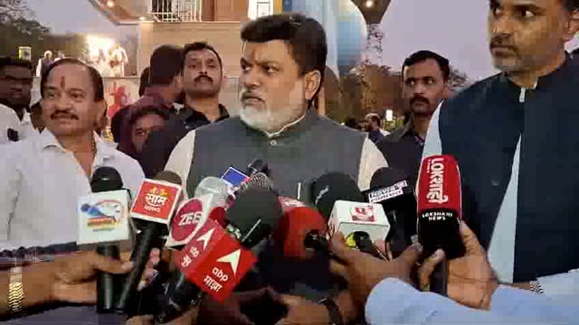 कोकणाची ही संस्कृती आहे पक्षभेद विसरून सगळे एकत्र येतात आम्ही सगळेच नेते एकत्र होतो पक्षभेद विसरून आम्ही एकत्र राहू हा संकल्प करण्याचा आजचा दिवस हाच आदर्श इतर नेत्यांनी घ्यावा ही आमची विनंती भास्कर जाधव देखील आमच्यासोबत 
आमच्या मध्ये राजकीय कटुता नाही 
आमच्यामध्ये राजकीय कुटुचा निर्माण करू नका : उद्योगमंत्री उदय सामंत