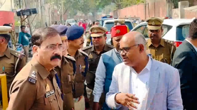 महाशिवरात्रि के पर्व से पूर्व डीएम ने आनंदेश्वर मंदिर का औचक निरीक्षण किया, अधिकारियों को दिए जरूरी दिशा-निर्देश 