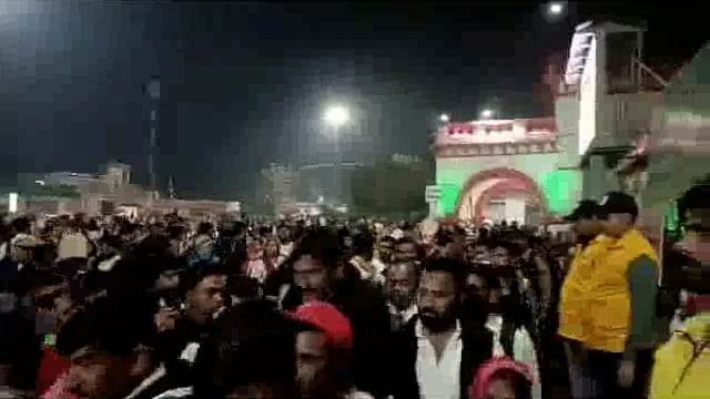 झांसी महाकुंभ के लिए मेला स्पेशल ट्रेन रवाना हुई शासन प्रशासन की व्यवस्था आरपीएफ जीआरपी के जवान मुस्तैद रहे 