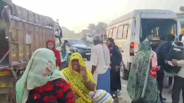 भरतपुर मोड़ के पास सड़क दुर्घटना में तीन की मौत 24 घायल, महाकुंभ दर्शनार्थियों का रो रोकर बुरा हाल, थरियांव का मामला