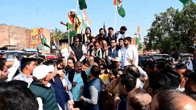 इंदिरा गांधी पर 19 तथा विधायक निलंबन के मामले में कांग्रेस का प्रदर्शन