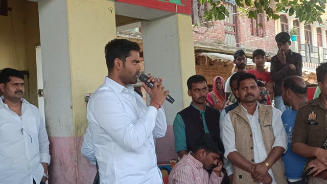 कौशांबी सांसद पुष्पेंद्र सरोज ने अपने लोकसभा क्षेत्र कुण्डा एवं बाबागंज में पीडीए जन पंचायत कार्यक्रम को किया संबोधित।