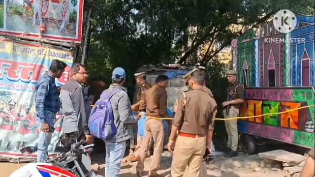 आगरा गोपालपुर ग्वालियर रोड भारत बैंड वाली दुकान के पीछे युवक का मिला। शब क्षेत्र में मची अफरा तफरी