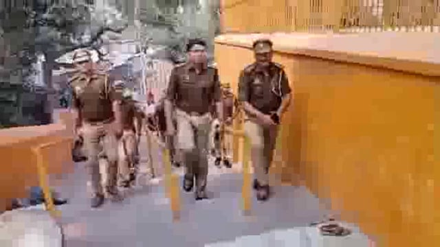 पुलिस अधीक्षक गोंडा  विनीत जायसवाल द्वारा महाशिवरात्रि पर्व के दृष्टिगत पृथ्वीनाथ मन्दिर थाना खरगूपुर का भ्रमण कर सुरक्ष