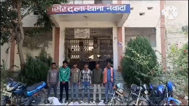 शराब धंधेबाज के विरुद्ध बड़ी कार्रवाई 440 लीटर महुआ शराब के साथ 6 लोगों को किया गिरफ्तार चार बाइक को किया जब्त