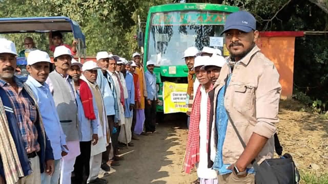 प्रखंड कृषि कार्यालय के सौजन्य से प्रखंड के 250 किसान प्रधानमंत्री की सभा में पहुंच पीएम के भाषण को सुना