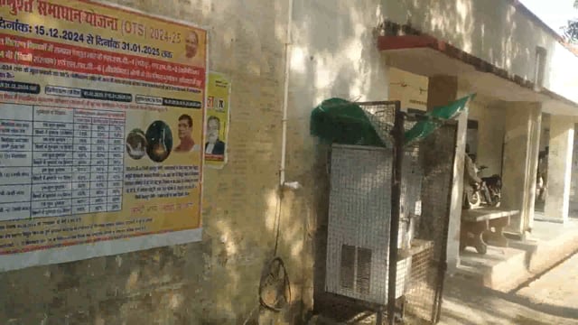 गांव में गर्मी शुरू होते ही हैण्ड पम्प खराब होने  हो रहे हैं ग्राम पंचायतें पैसा  का बहाना बना कर बनवाने से हाथ खड़ेकिए 