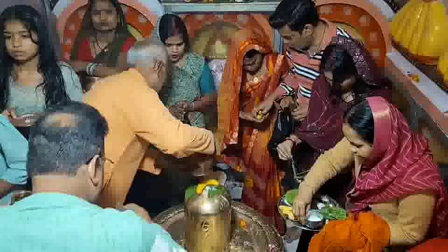 कोंच,मंदिरों में उमड़ा श्रद्धालुओं का सैलाब, हर-हर महादेव के जयकारों से गूंजे शिवालय