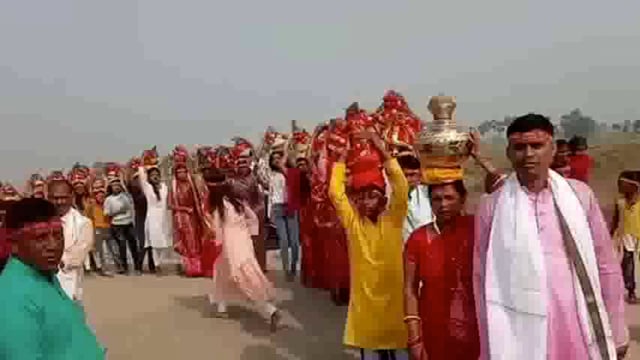 पकरीबरावां के जसत गावं में कलश शोभायात्रा के साथ तीन दिवसीय अनुष्ठान शुरू