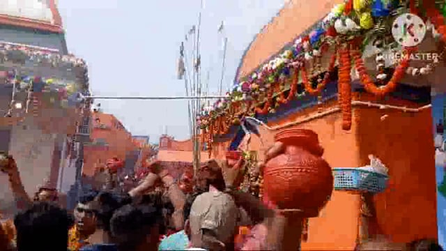 महाशिवरात्रि के अवसर पर क्षेत्र के सुप्रसिद्ध मंदिर बाबा ज्येष्ठगौर नाथ महादेव की पूजा करने उमड़ी श्रद्धालुओं की भीड़।