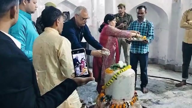 महाशिवरात्रि पर सरावन पहुंचे जिला जज पत्नी सहित भूरेश्वर महादेव का किया पूजन अर्चन 