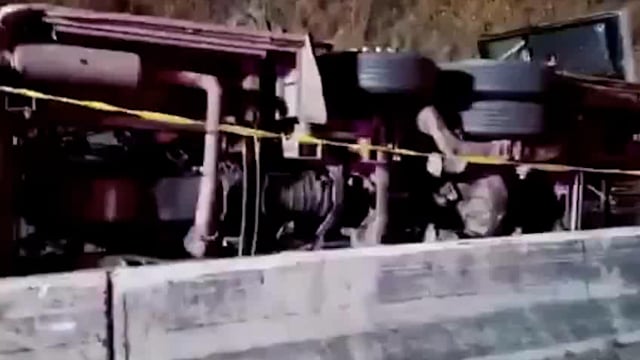 थाईलैंड के प्राचिनबुरी प्रांत में एक भीषण बस दुर्घटना हुई, जिसमें 18 लोगों की मौत हो गई और 30 से ज्यादा लोग घायल हो गए।#axident