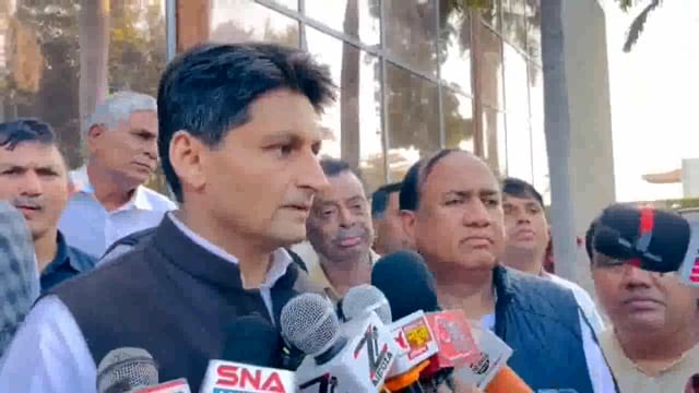 कांग्रेस नेता दीपेंद्र सिंह हुड्डा ने बीजेपी सरकार पर तीखा हमला बोलते हुए आरोप लगाया कि उनकी 'ट्रिपल इंजन' सरकार में एक इंजन लूट में लगा होता है, जबकि बाकी दो इंजन उसे संरक्षण देते हैं।#politics