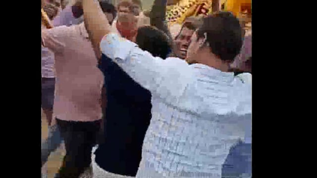 शव यात्रा में अश्लील ठुमके 