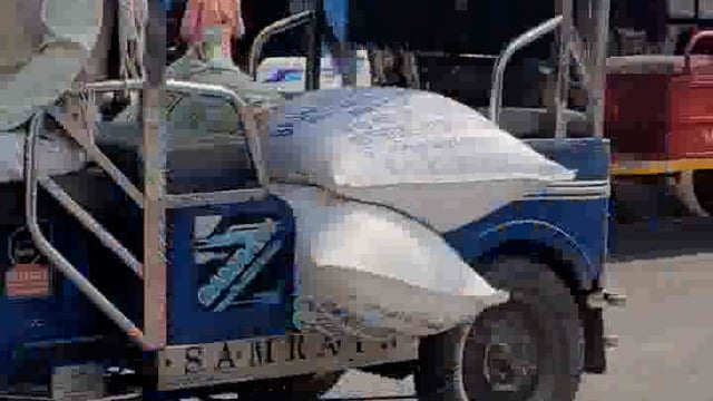 पलिया नगर का स्टेशन रोड बना दुर्घटनाओं का कारण