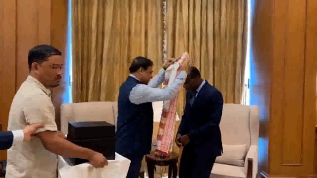 गुवाहाटी: असम के मुख्यमंत्री हिमंत बिस्वा सरमा ने विश्व बैंक के भारत के कंट्री डायरेक्टर डॉ. ऑगस्टे तानो कौमे से एक महत्वपूर्ण मुलाकात की।#politics