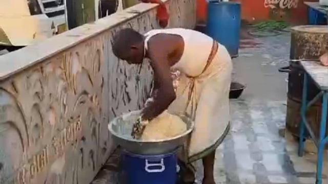 कानपुर: ढाबे में गंदे पानी से आटा गूथने का वीडियो हुआ वायरल... दारोगा ने दर्ज कराई रिपोर्ट 