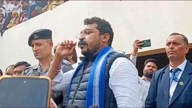 करनावल में दो दलित नव विवाहिता  व बारात के साथ मारपीट के मामले में भीम आर्मी प्रमुख नगीना लोकसभा सीट सांसद चन्द्रशेखर आजाद रावण पहुंचे