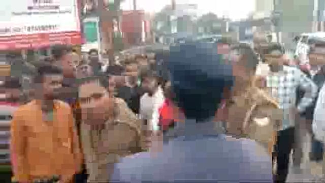 बाराबंकी के हैदरगढ़ CO ऑफिस और कोतवाली हैदरगढ़ में भ्रष्टाचार जड़ें पसार चुका है कल एक विवेचना से नाम निकलने के लिए 30 हजार की रिश्वत मांगने वाले SI अशोक कुमार पांडेय और चौकीदार रामकुमार को एंटी करप्शन टीम ने रंगे हाथों पकड़ा था SP दिनेश कुमार सिंह जल्द ही बड़ी सर्जरी करने की तैयारी में है।