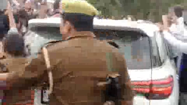 सुरीर: सुरीर कोतवाली के परसोती  घड़ी के निकट चंद्रशेखर आजाद रावण के काफिले पर हुआ पथराव