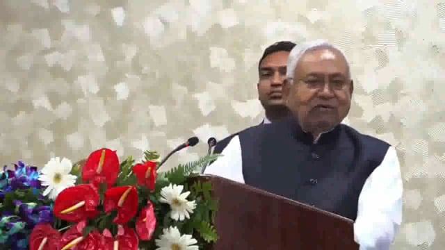 पटना में आयोजित एक समारोह के दौरान मुख्यमंत्री नीतीश कुमार ने विशिष्ट शिक्षक को नियुक्ति पत्र सौंपा। इस मौके पर उन्होंने महिलाओं को आगे बढ़ने के लिए प्रोत्साहित किया और शिक्षा मंत्री सुनील कुमार को मंच पर खड़े होने के लिए कहा, जिससे माहौल खुशनुमा हो गया।#politics